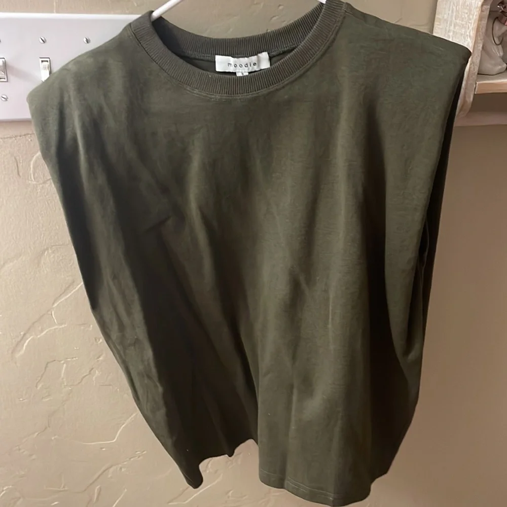 Moodie Zoey muscle padded tee - Picture 7 of 9